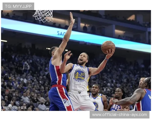 勇士团队内外线联动帮助赢得关键战